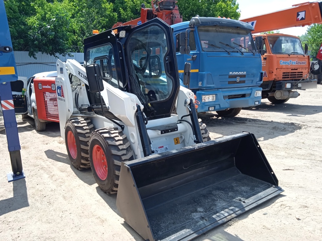 Спецтехника из автопарка клиента с аккуратно скрытыми госномерами